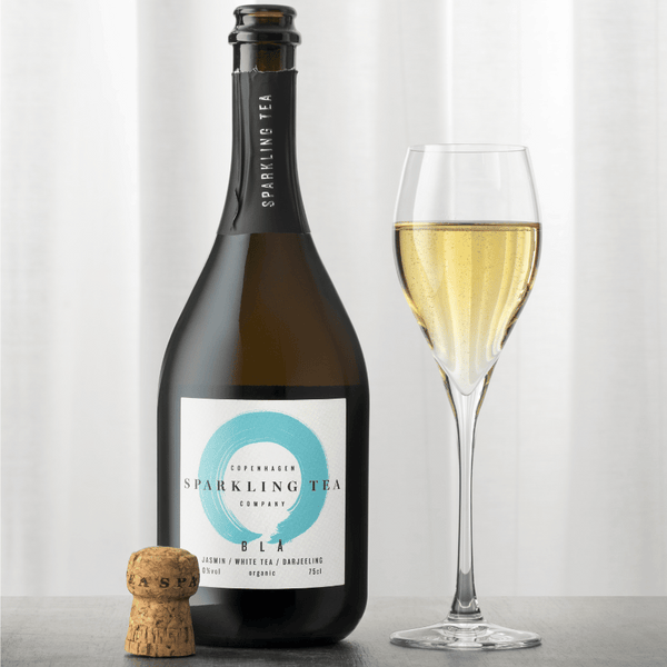 Copenhagen Sparkling Tea BLÅ non-alcoholic wine alternative open bottle with glass