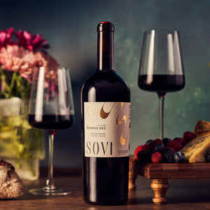 Sovi Reserve Red alcohol-free red wine with fruit and cheese