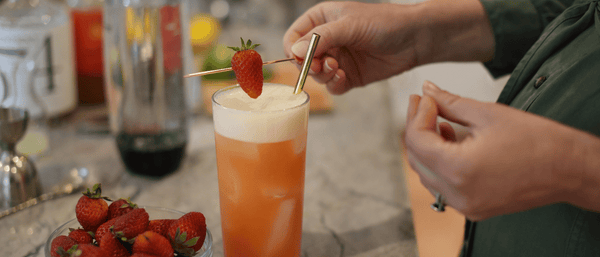 alcohol-free strawberry cocktail / mocktail